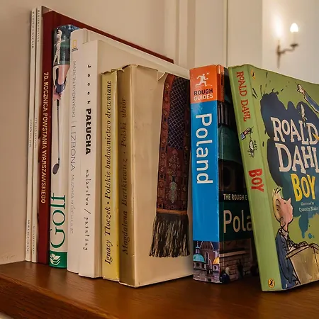 Crystal Old Town מלון דירות 4*