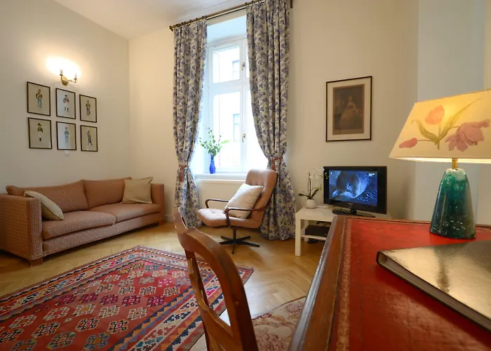 Crystal Old Town מלון דירות