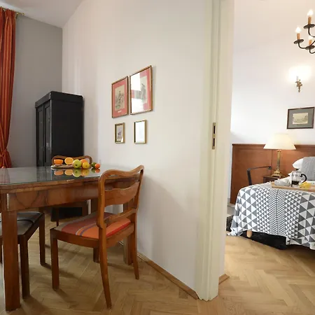Aparthotel Crystal Old Town