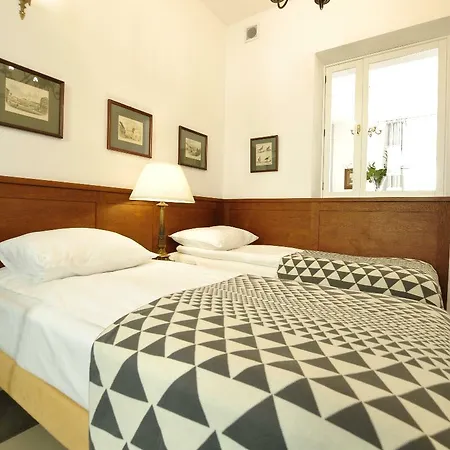 Aparthotel Crystal Old Town 3*
