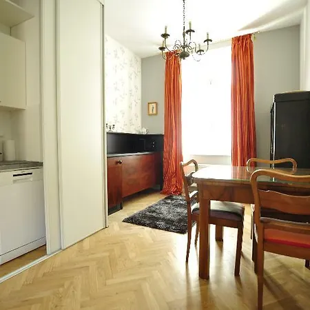 Aparthotel Crystal Old Town 3*