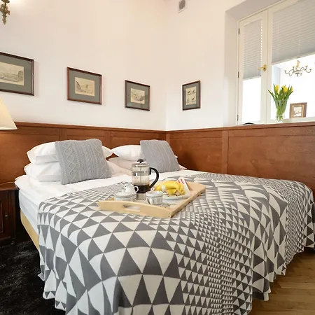 Aparthotel Crystal Old Town 3*