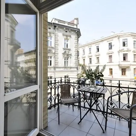 Aparthotel Crystal Old Town 3*