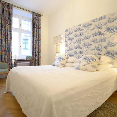 Crystal Old Town 아파트호텔