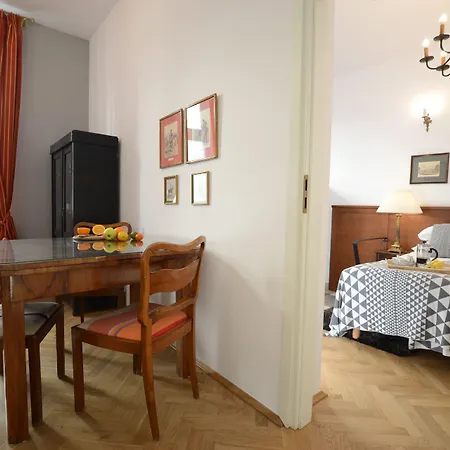 Crystal Old Town 4* Krakau