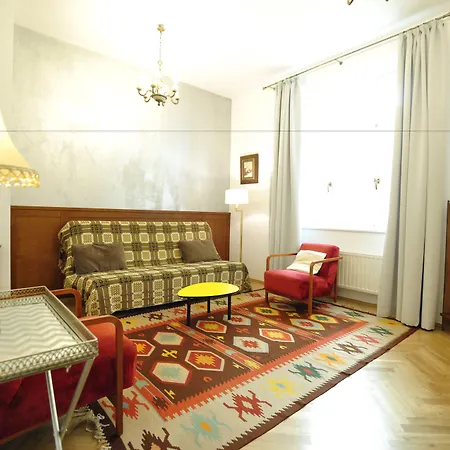 Crystal Old Town 아파트호텔 4*