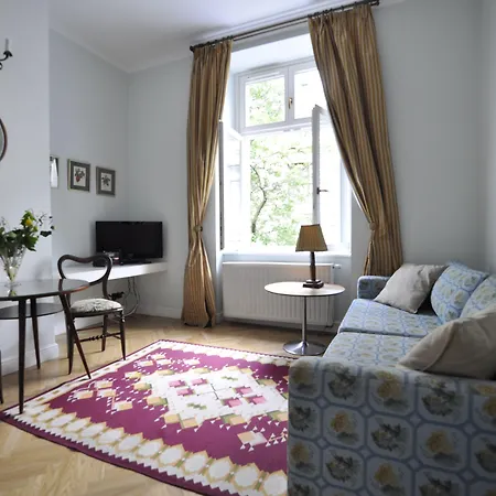 Crystal Old Town 아파트호텔