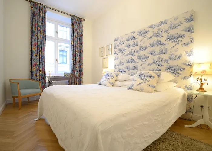 Crystal Old Town 아파트호텔