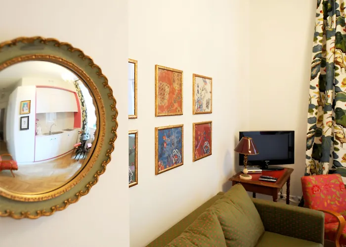 Crystal Old Town 아파트호텔