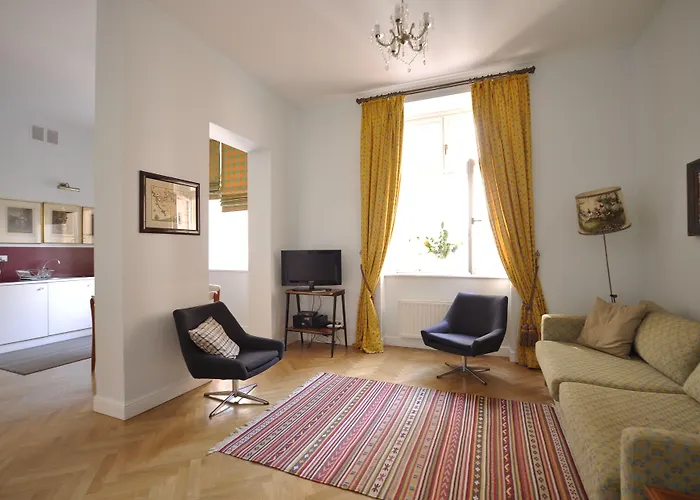 Crystal Old Town 아파트호텔 4*