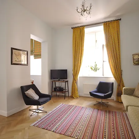 Crystal Old Town Lejlighedshotel 4*