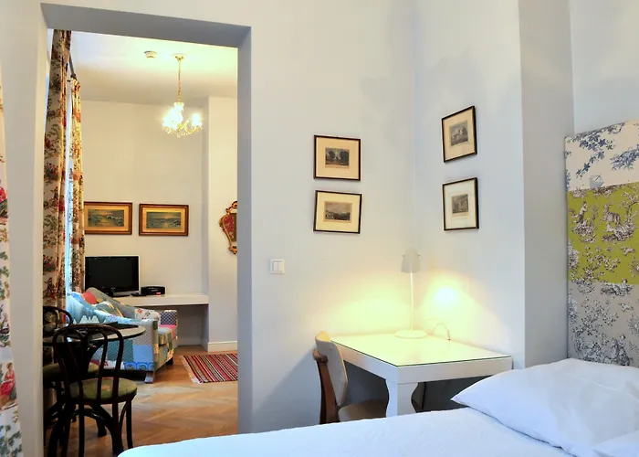 水晶套房老城区酒店