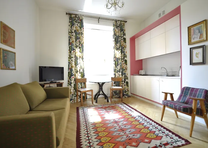 水晶套房老城区酒店